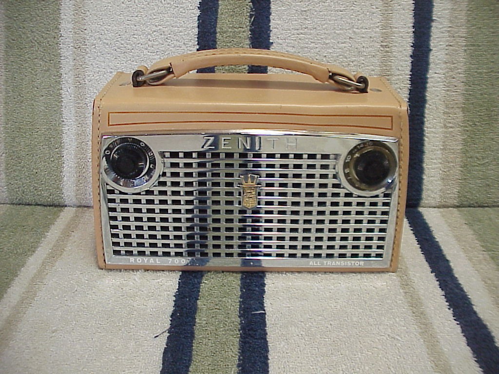 Zenith Royal 700 Professionally Repaired Works Fantastic Vintage USA 1957