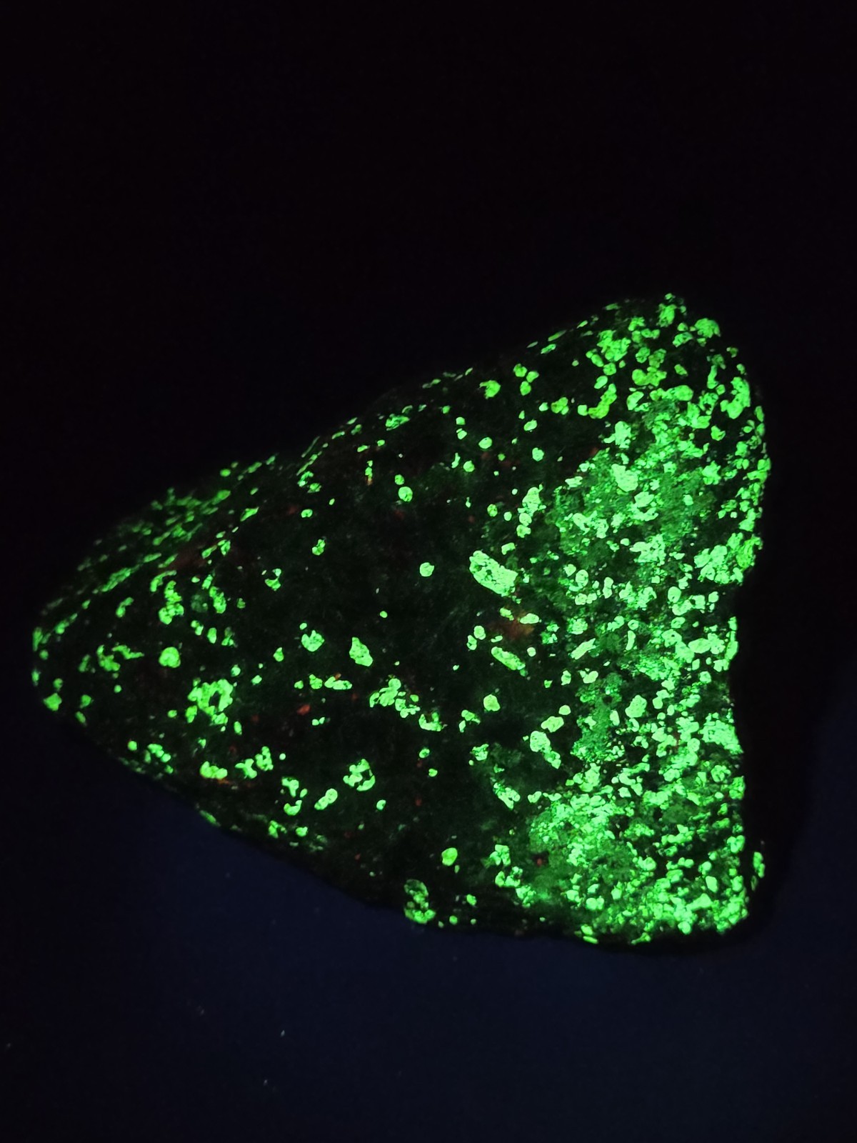 Large Phosphorescent Willemite Specimen 2 Lbs 11 Oz Large Phosphorescent Willemite Specimen 2 Lbs 11 Oz