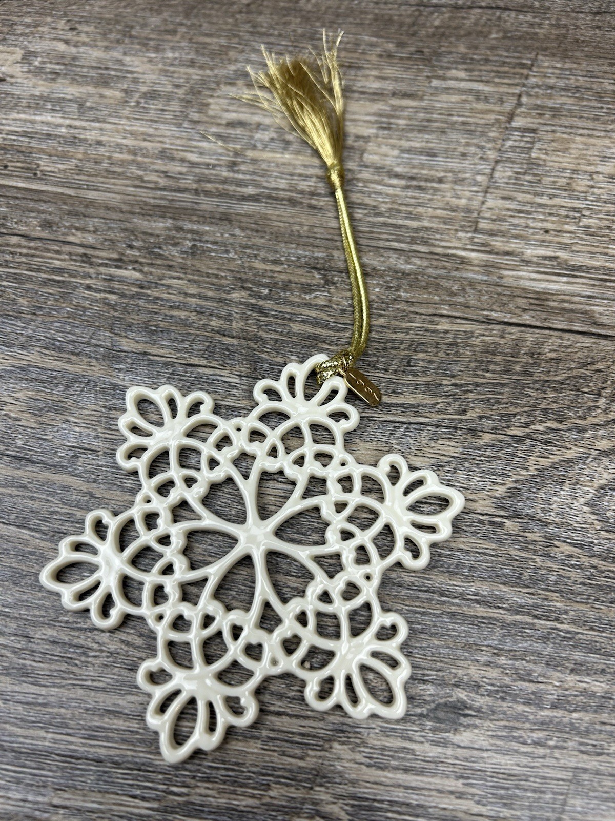 Lenox 1997 Annual Snowflake Fantasies Porcelain Christmas Ornament Lenox 1997 Annual Snowflake Fantasies Porcelain Christmas Ornament