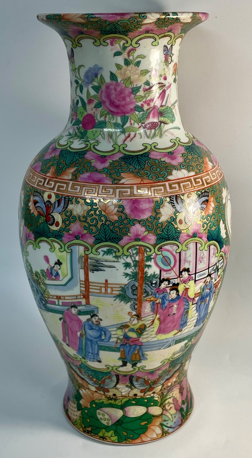 VINTAGE CHINESE VASE ROSE MEDALLION MANDARINE QIANLONG QING DYNASTY 16