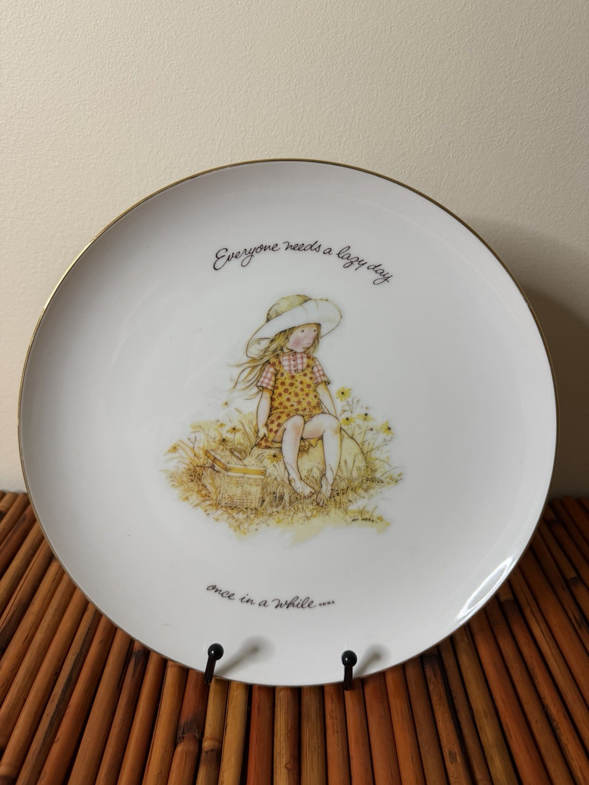 Vintage 1973 Holly Hobbie Collector Plate Everyone Needs A Lazy Day 10.5 Inch