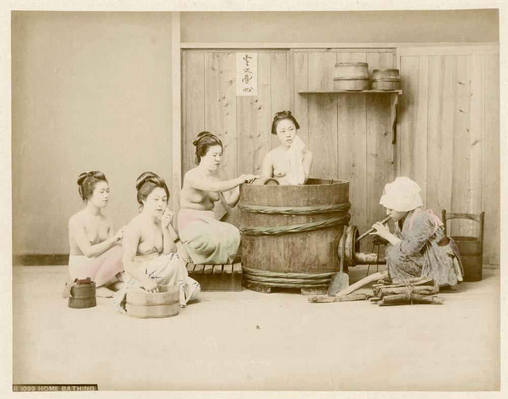 VINTAGE PHOTO JAPAN c.1880\'s/90\'s HOME BATHING NUDE BATHTUB
