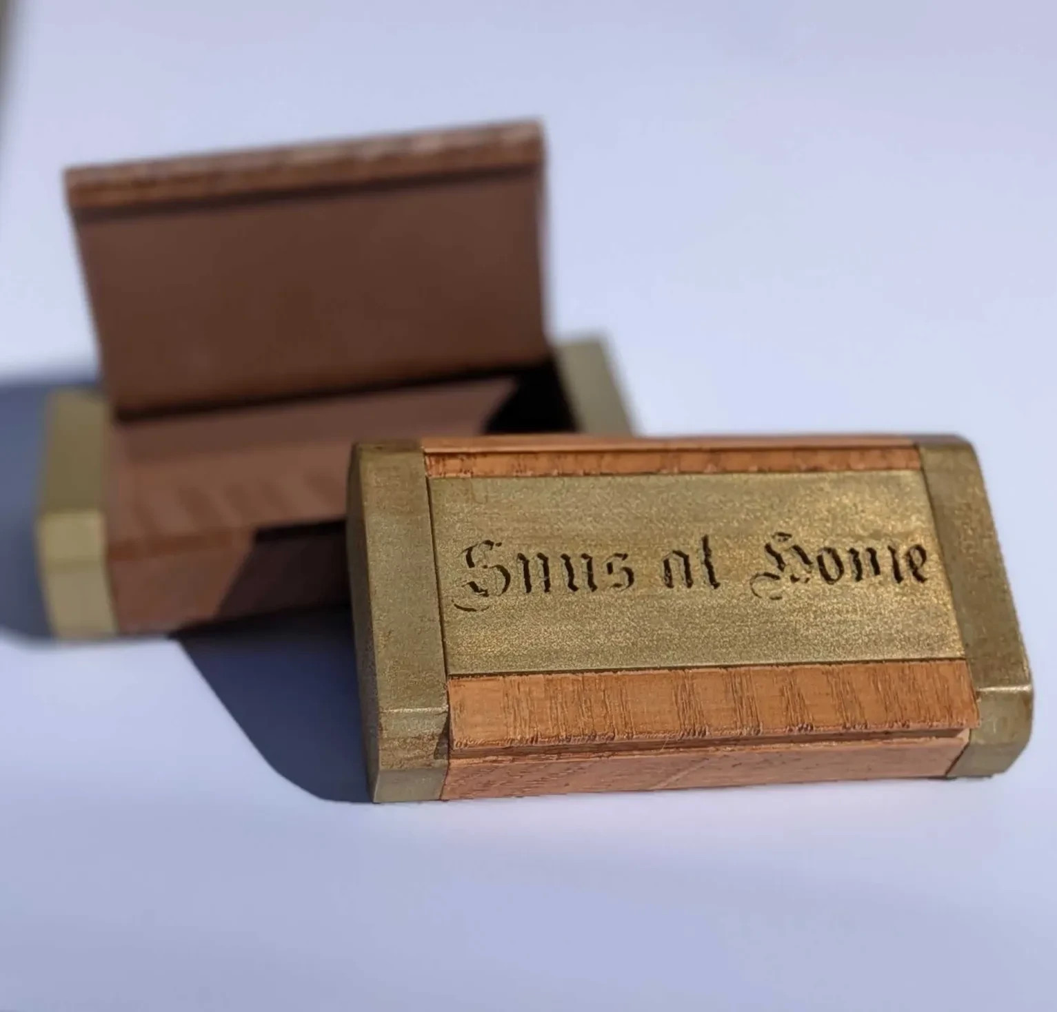 CUSTOMIZABLE Traditional Brass/Woodgrain English Style Snuffbox by Snus at Home