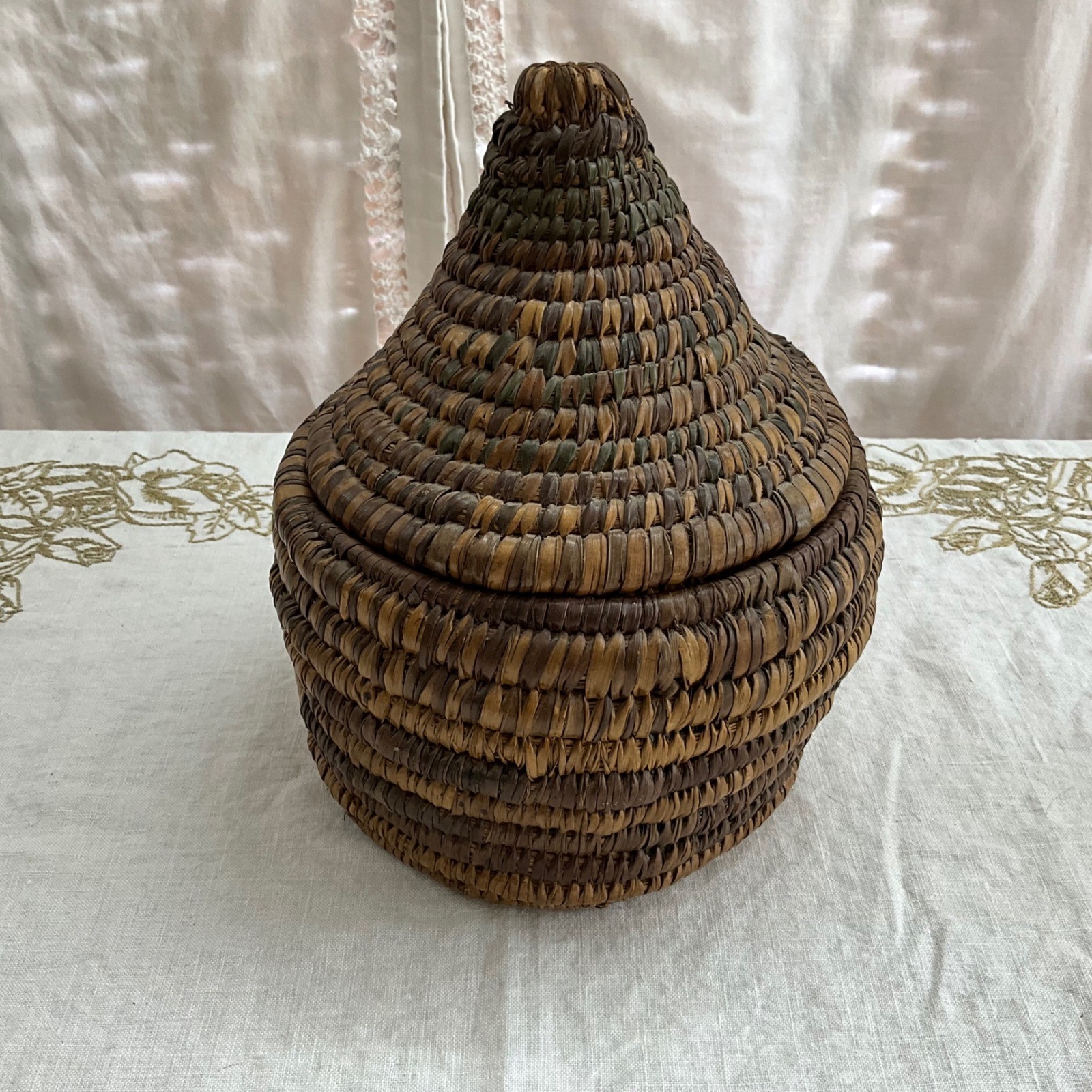 Vintage Handwoven Coiled Sweetgrass Basket Conical Lid 9\