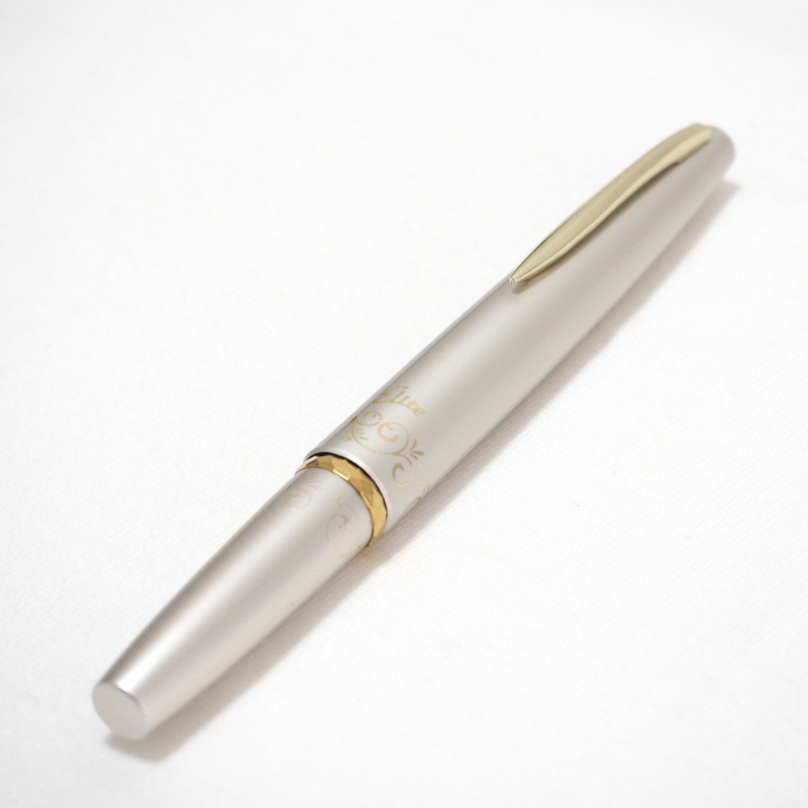 pilot elite fountain pen 18k F nib Red floral pattern japan Vintage Tested