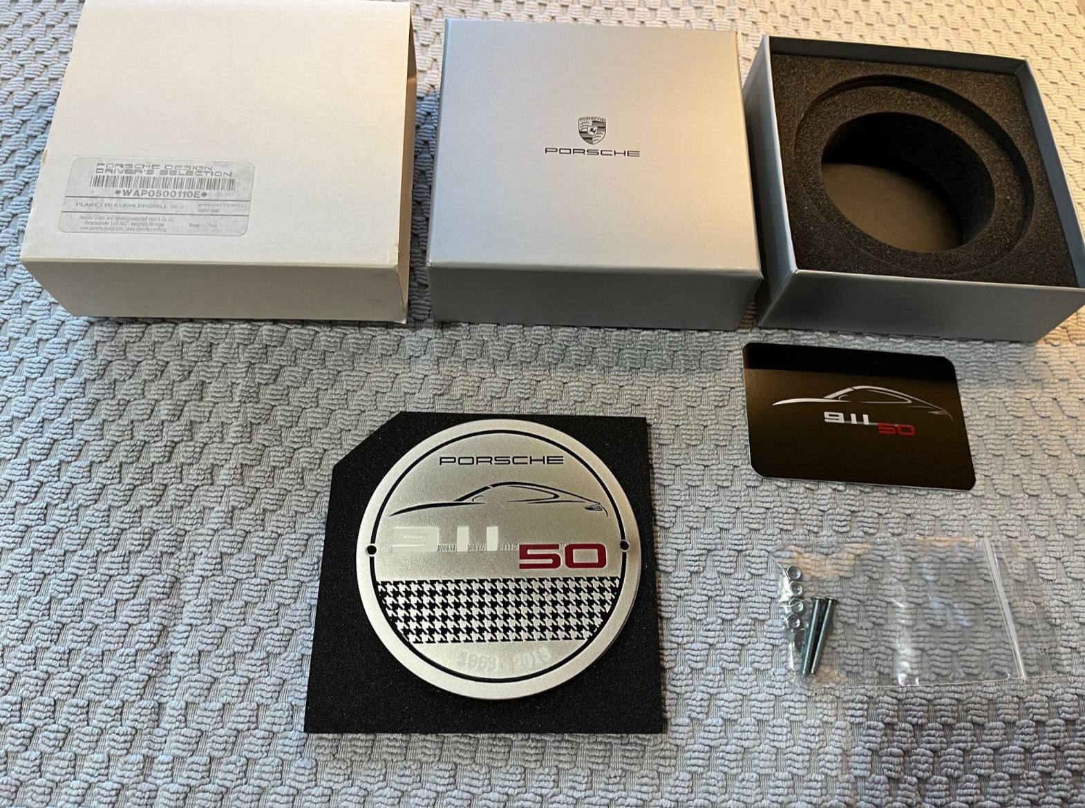 PORSCHE 911 991 50th ANNIVERSARY LIMITED EDITION GRILL BADGE GIFT BOXED 2013 -14