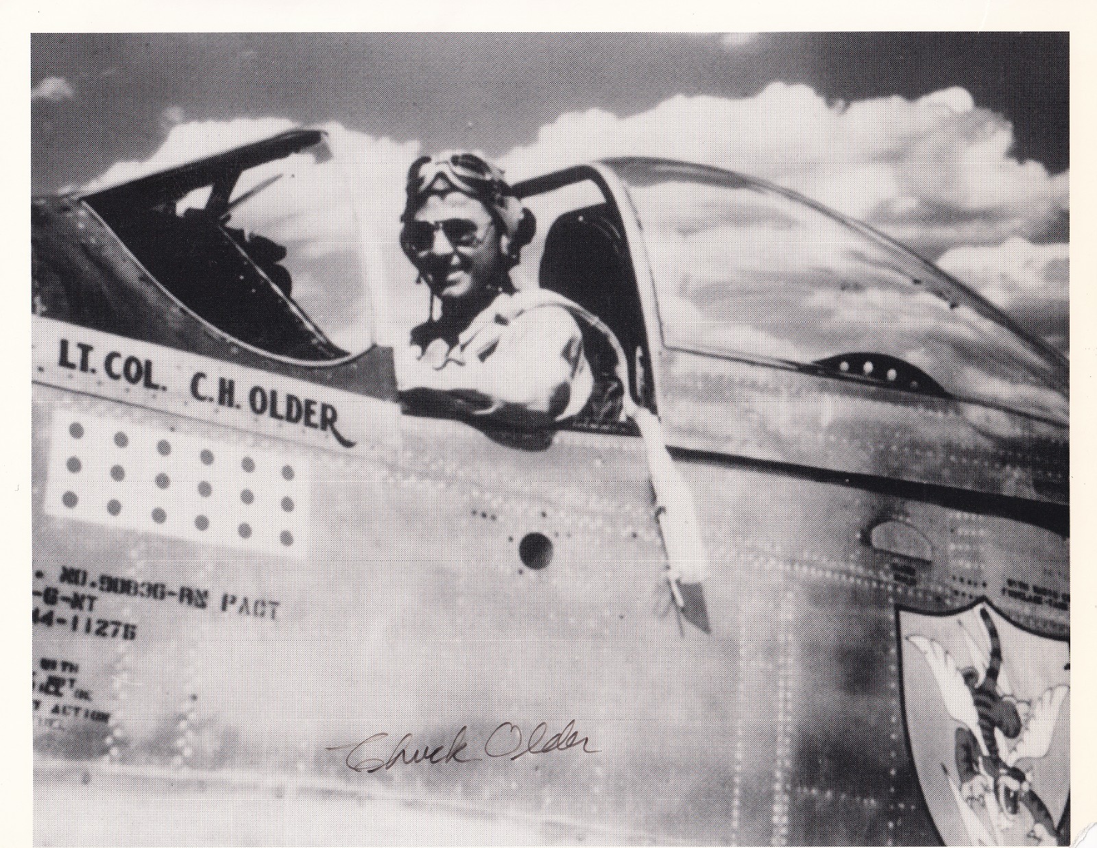 Chuck Older Signed WWII Photo – Flying Tigers (AVG) Ace – 18.25 Vics – Top 20