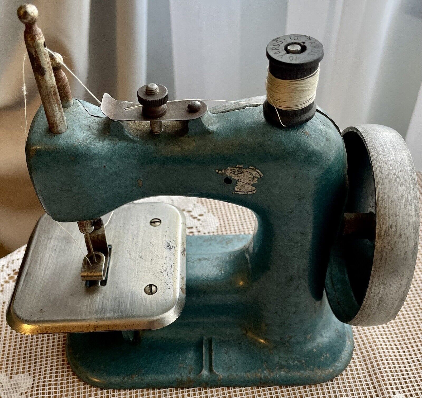 VTG Mini Stitch Mistress Sewing Machine-A Genero Product-No.49