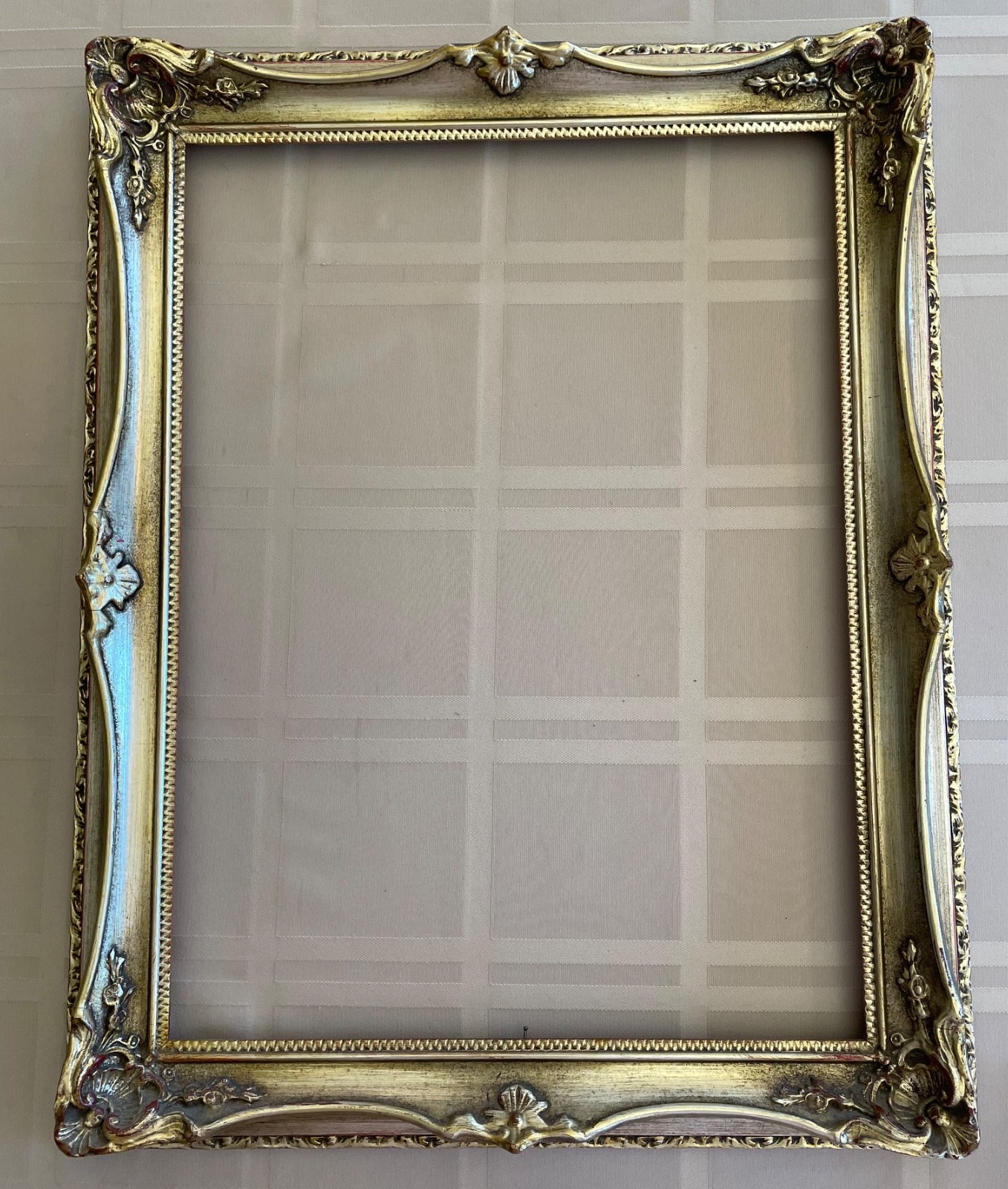 1950s VINTAGE FRENCH BAROQUE PICTURE FRAME FITS 12 x 16 ORNATE WOOD GOLD FINISH