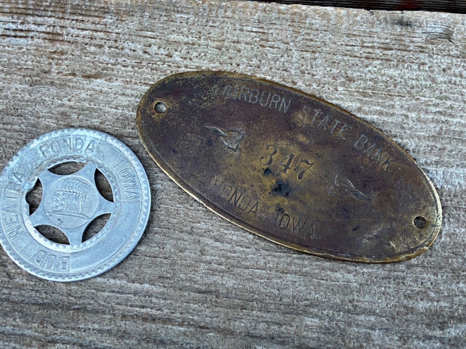 VTG FONDA IOWA FAIRBURN STATE BANK BRASS TAG & GOOD LUCK TOKEN
