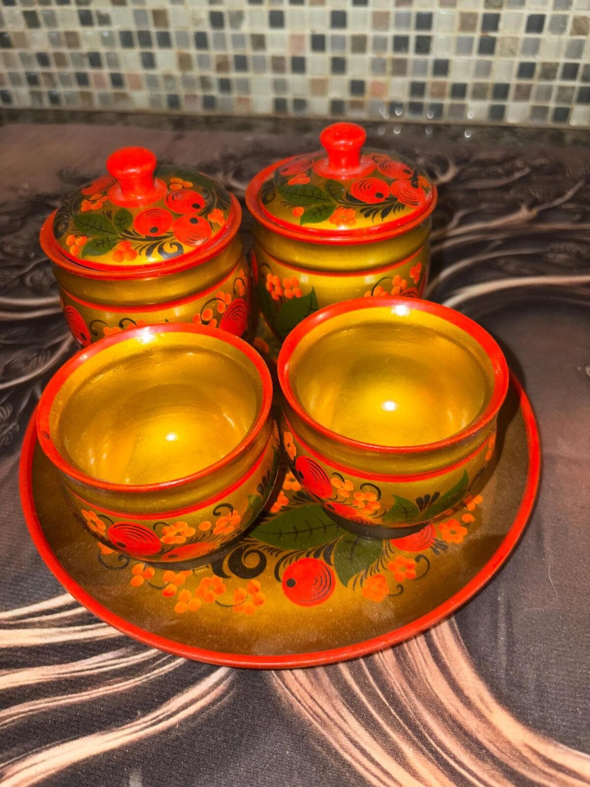 Khokhloma wooden nesting set.