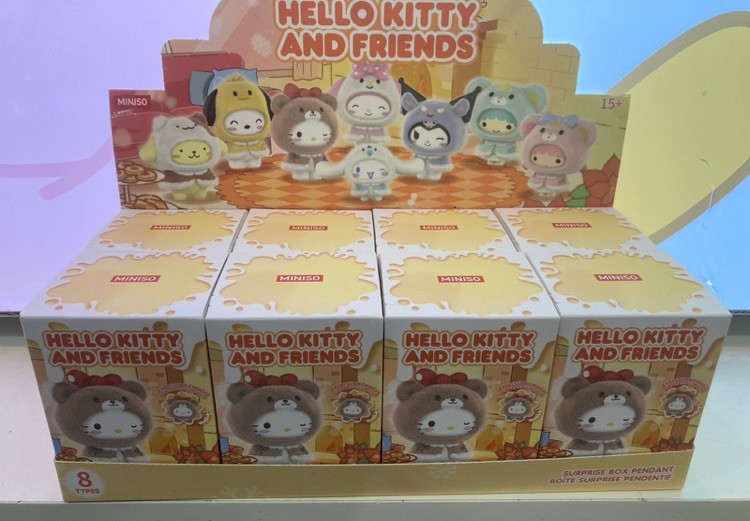 New Miniso Sanrio Hello Kitty Vinyl Flocked Keychain Little Cape New Miniso Sanrio Hello Kitty Vinyl Flocked Keychain Little Cape
