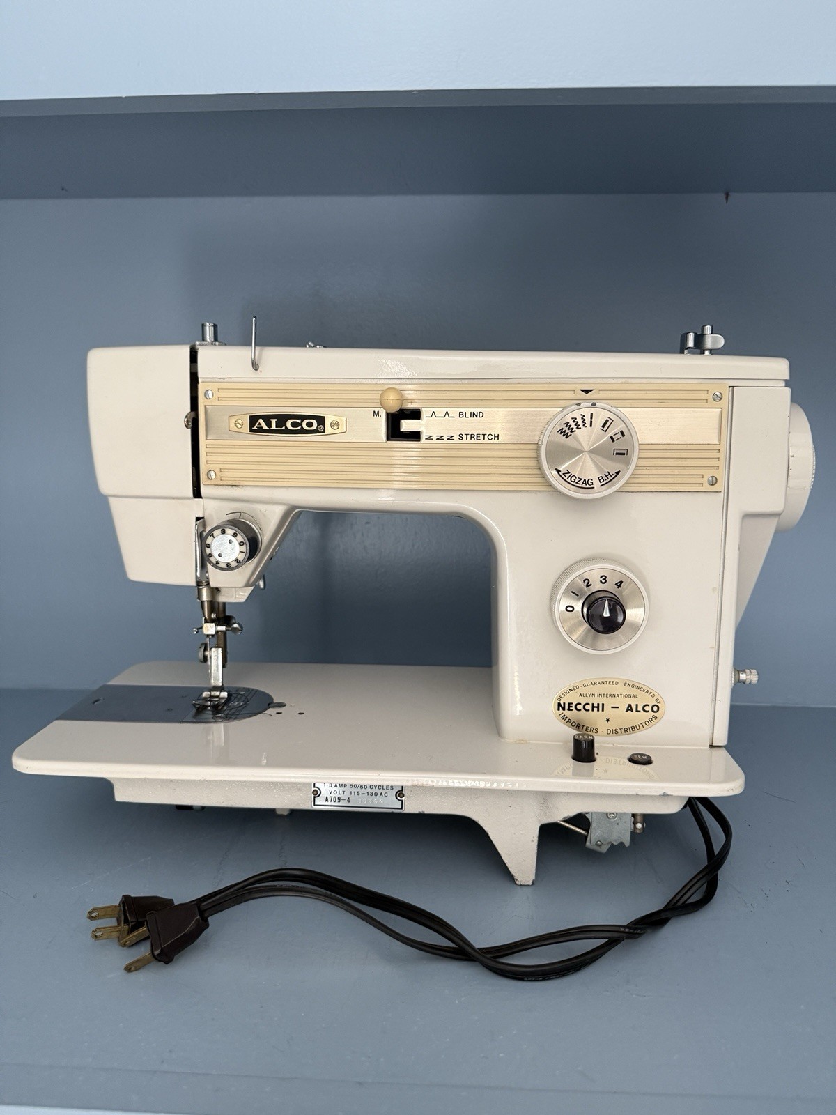 Vintage  ALCO A709-4 Zig Zag Sewing Machine Tested Working