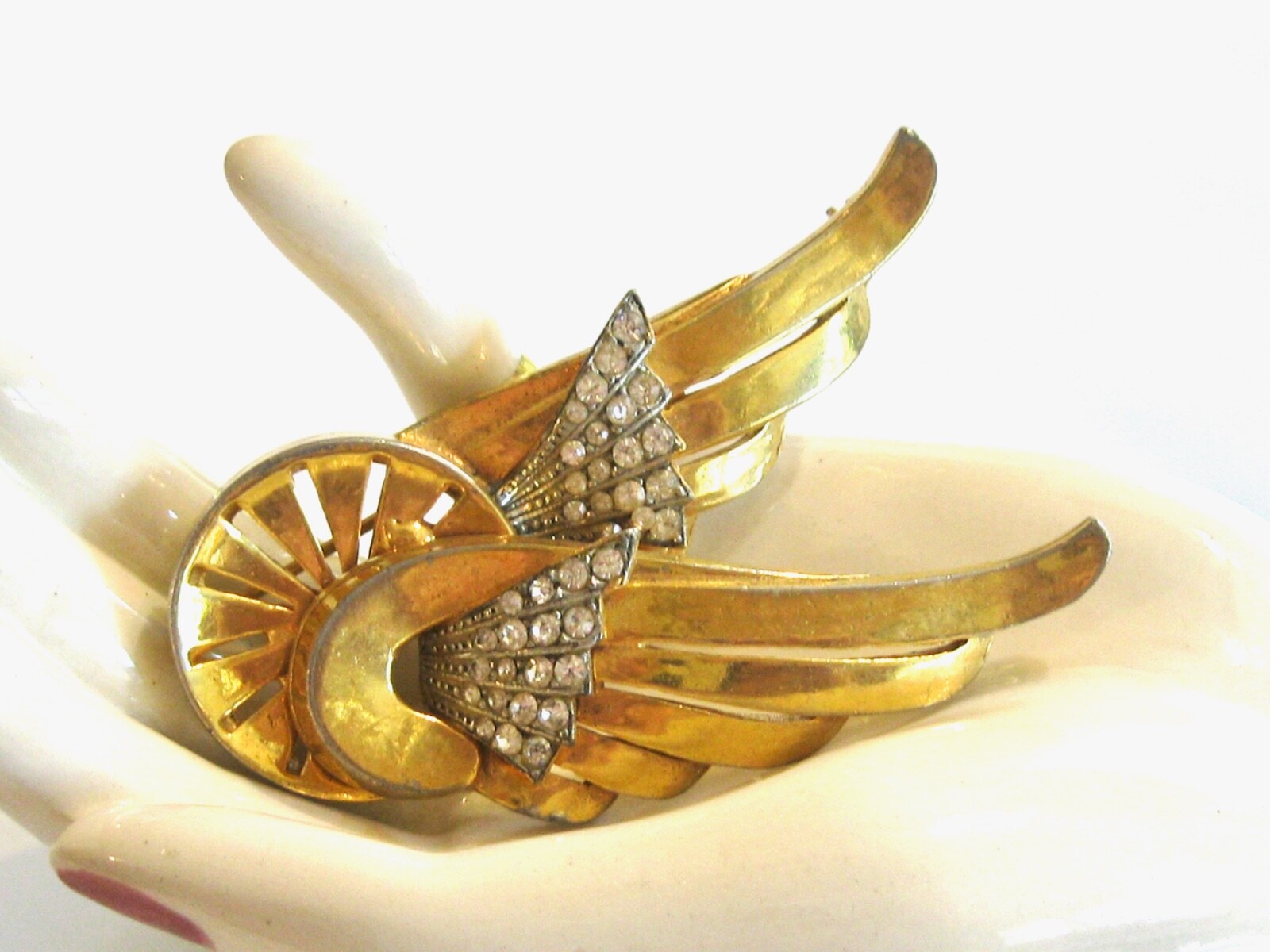 RARE RETRO VINTAGE WILD 1940'S WINGED WHEEL PIN BROOCH WITH RHINESTONE ACCENTS
