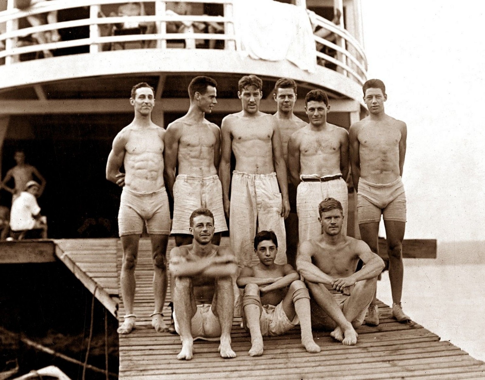 1910 COLUMBIA CREW TEAM PHOTO  Rowing  (172-a)
