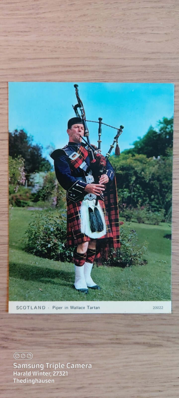 Postcard Scotland Piper in Wallace Tartan ungel_1 Postcard Scotland Piper in Wallace Tartan ungel_1