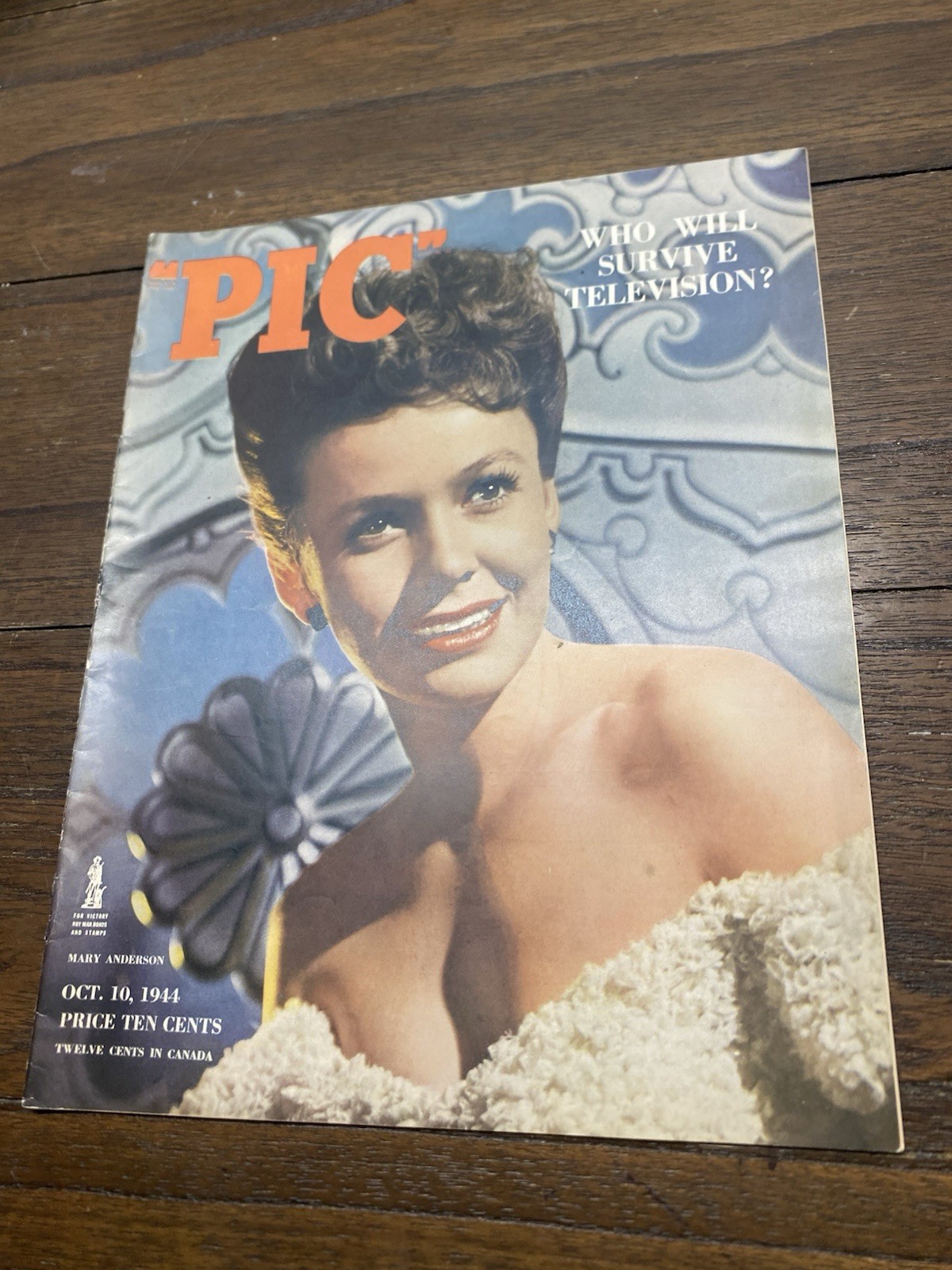 PIC 10/10/1944-Mary Anderson cover-Jimmy Durante-roller skating-Cheesecake pi...