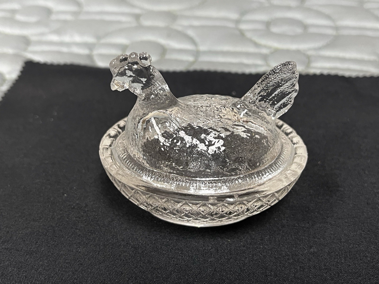 L E Smith Clear Glass Mini Hen on Nest Salt Cellar