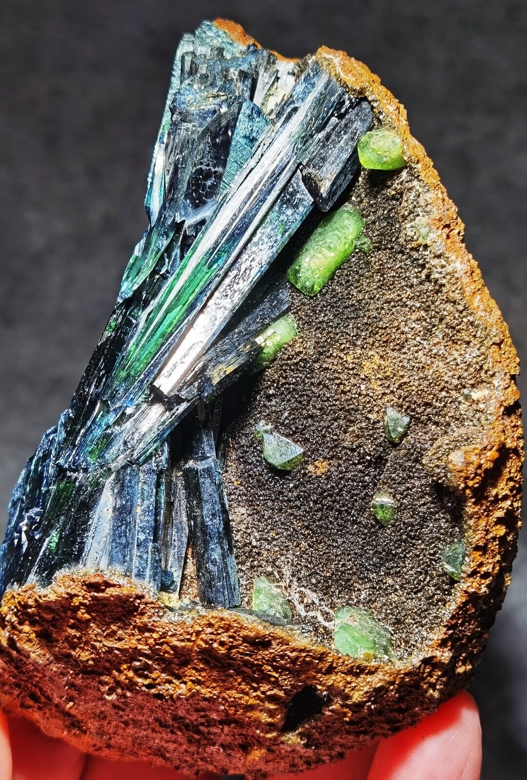 288g Natural Vivianite ludlamite Quartz Crystal Mineral Samples /Brazil