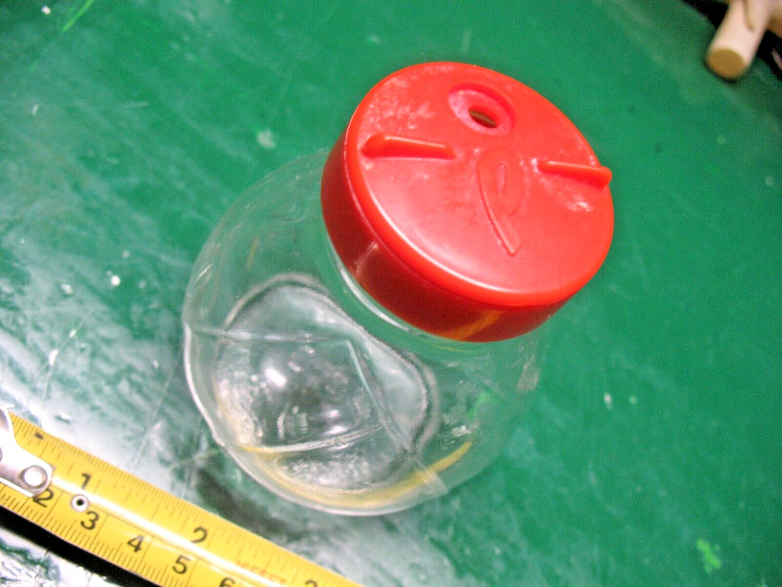 PEPPER SHAKER / POURER RED TOP FEDERAL TOOL CORP. HAZEL ATLAS GLASS  VINT. USA
