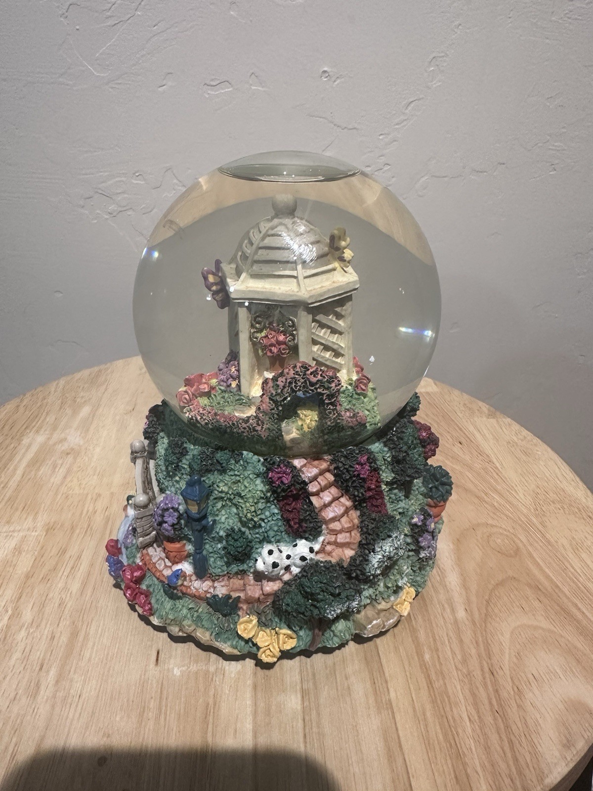 Classic Treasures Musical Gazebo Water Globe Garden Scene Music Box Vintage