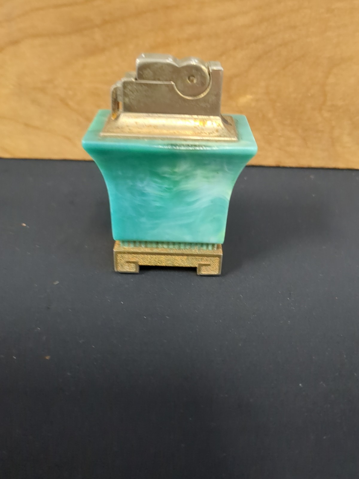 Vintage ASR Ascot PAGODA TABLE LIGHTER Orient Jade Green 1950s Vintage ASR Ascot PAGODA TABLE LIGHTER Orient Jade Green 1950s