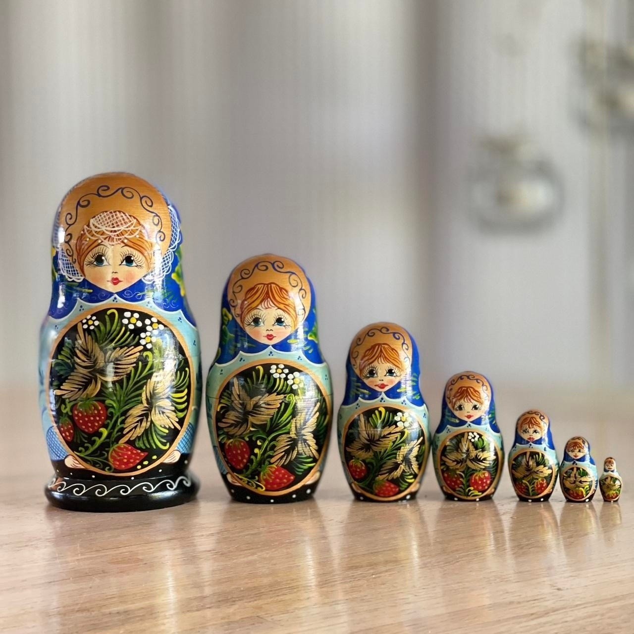 Vintage Russian Nesting Dolls 7 Pc Set Matryoshka Babushka Strawberries Flowers