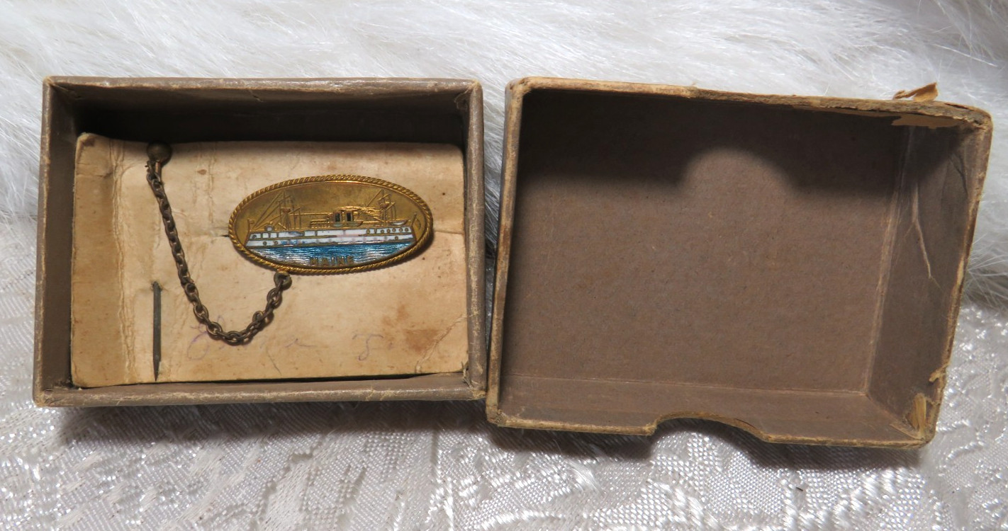 ANTIQUE BRASS SPANISH-AMERICAN WAR ENAMEL SOUVENIR PIN USS MAINE NAVY BATTLESHIP