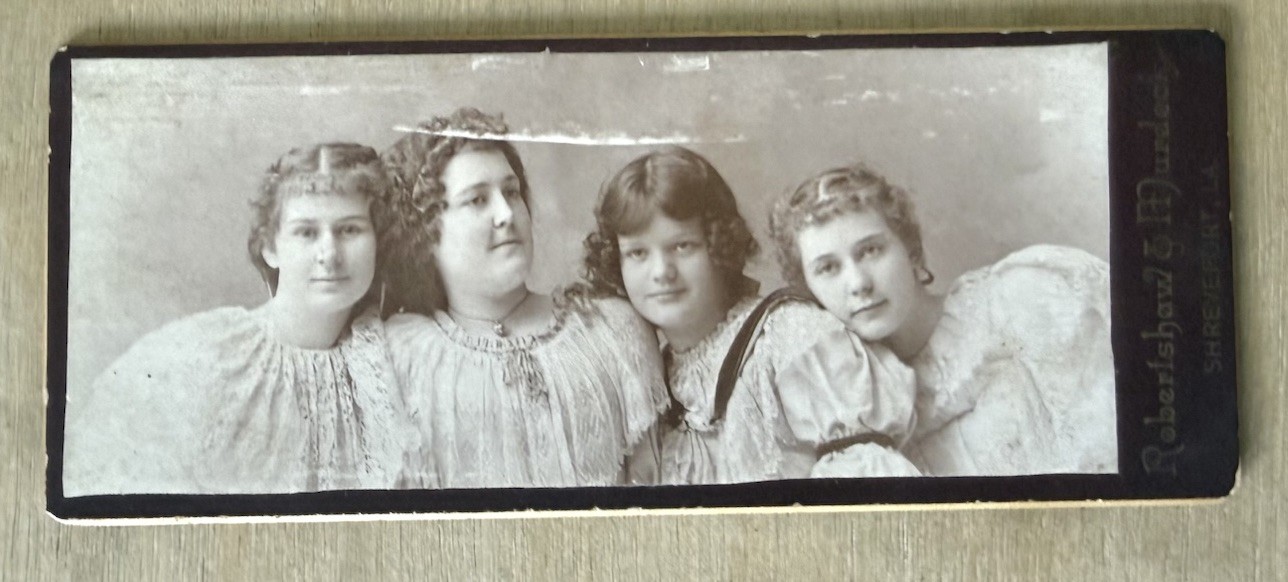 Antique 1893 Cabinet Card Shreveport Four Young Women Heads Stuck Together Photo