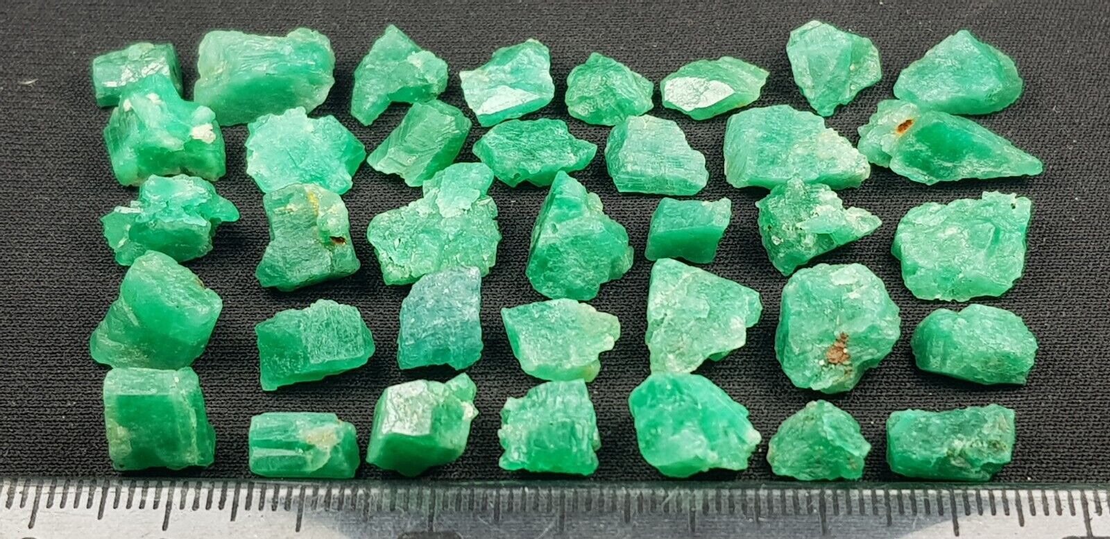80 Ct Natural Green Color Emerald Crystal Lot From Pakistan
