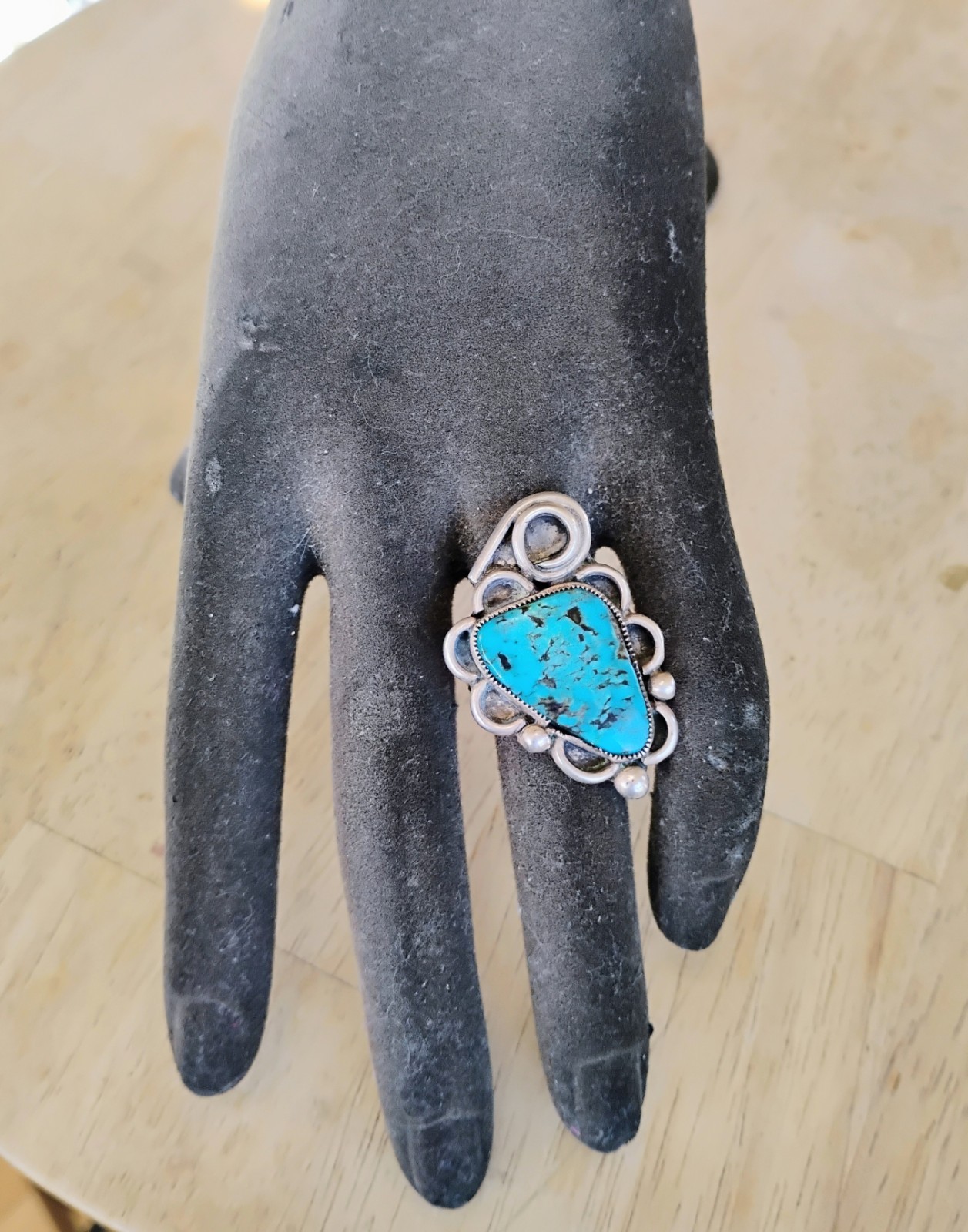 LOVELY LADIES VINTAGE NATIVE AMERICAN NAVAJO STERLING SILVER TURQUOISE RING