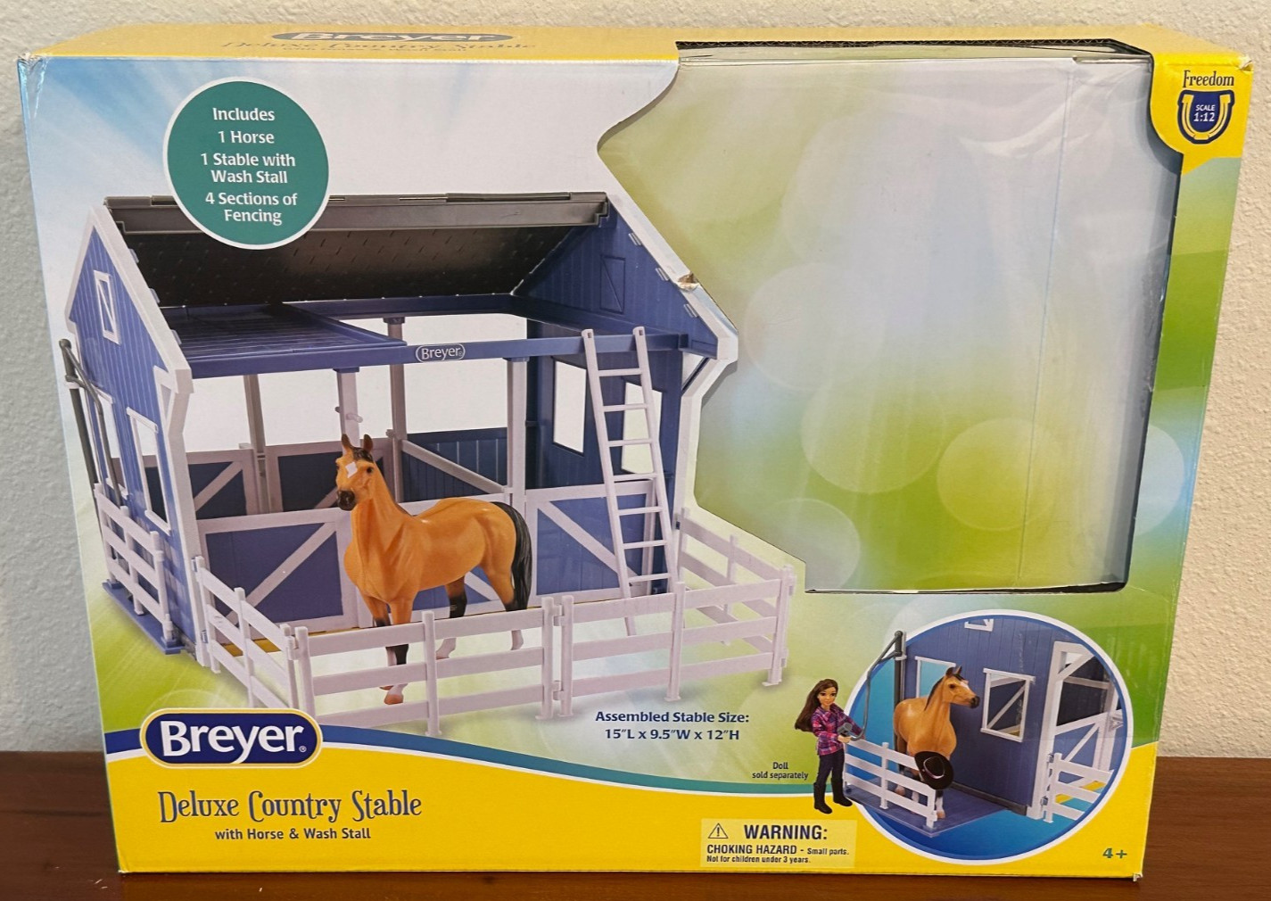 Breyer Deluxe Country Stable 61149 with Wash Stall (stable complete, no horse)