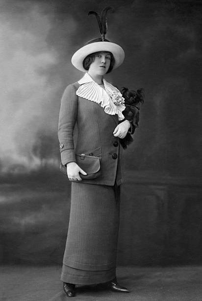 Wuest Ida actress D in a costume with hat rails Illus 1912 Old Photo