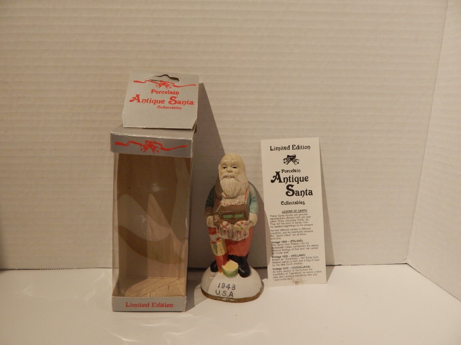 Santa Claus 1943 USA Small Figurine. Vintage 