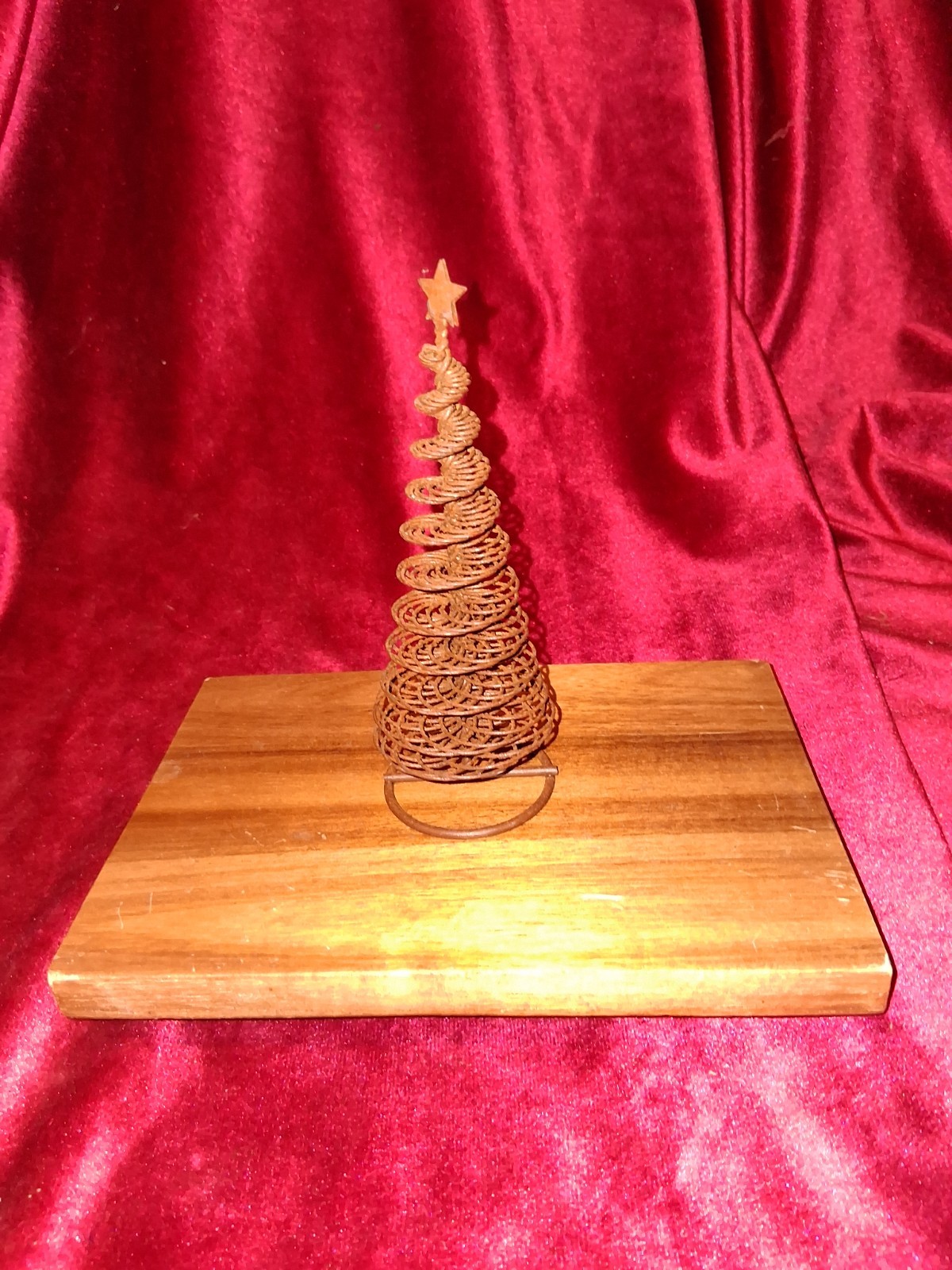 Vintage Rustic Metal Spiral Christmas Tree – Wire & Tin Shelf Decoration – 9\