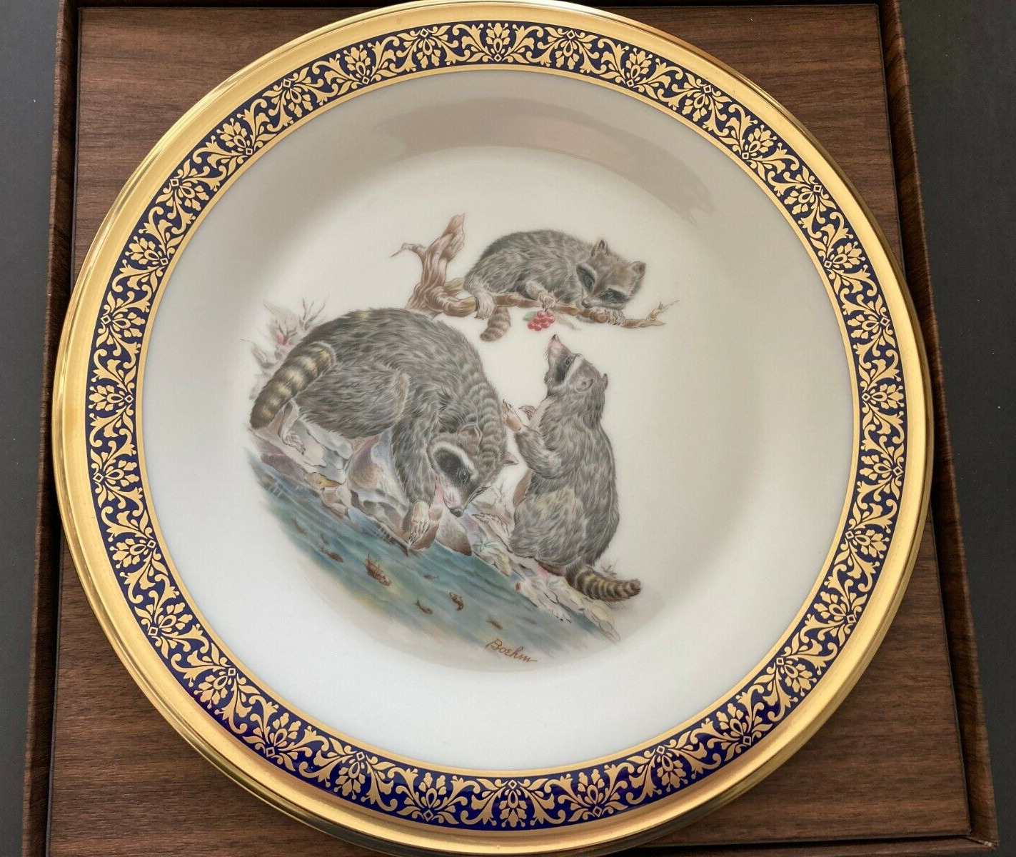 Lenox/Boehm Woodland Wildlife Limited Annual Collector\'s Plate 1973: Racoon