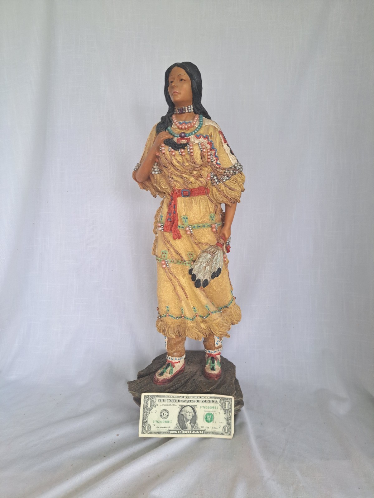 NATIVE AMERICAN INDIAN SQUAW/WOMAN Figurine 24\