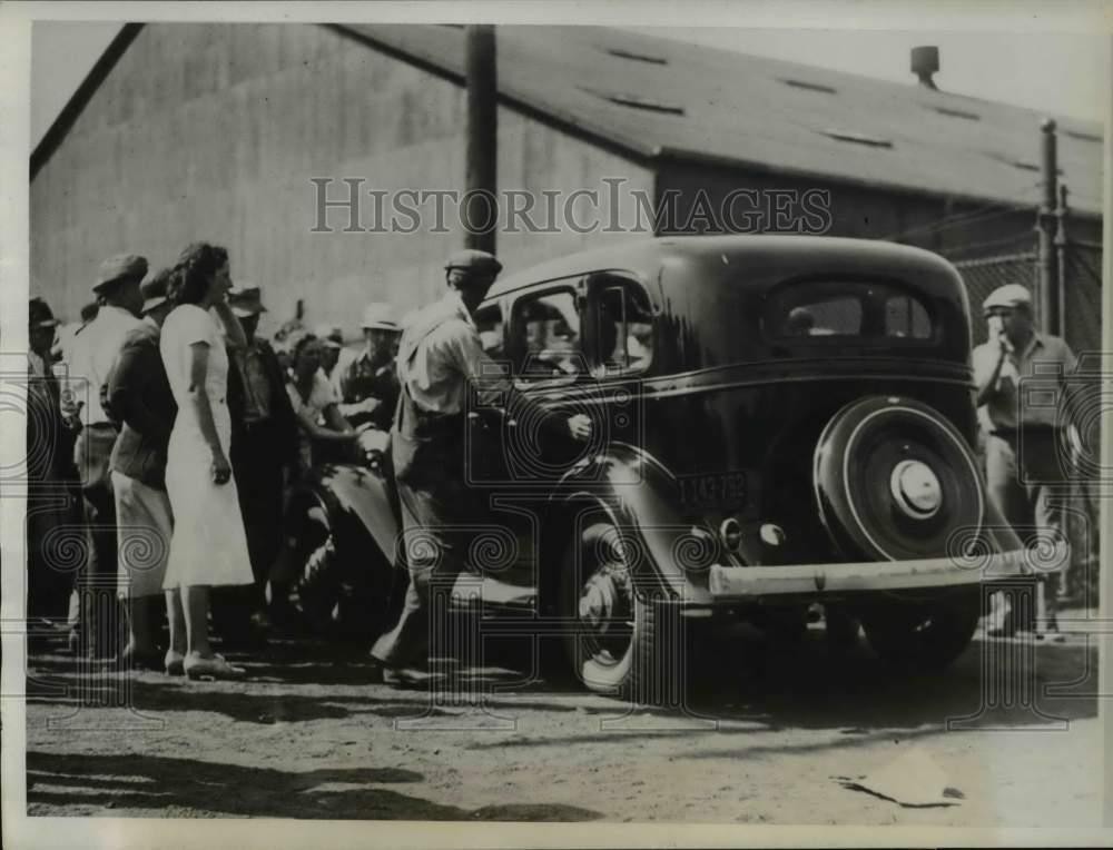 1934 Press Photo Strikers in front of Alcohol Distillery in Pekin Illinois Plant 1934 Press Photo Strikers in front of Alcohol Distillery in Pekin Illinois Plant