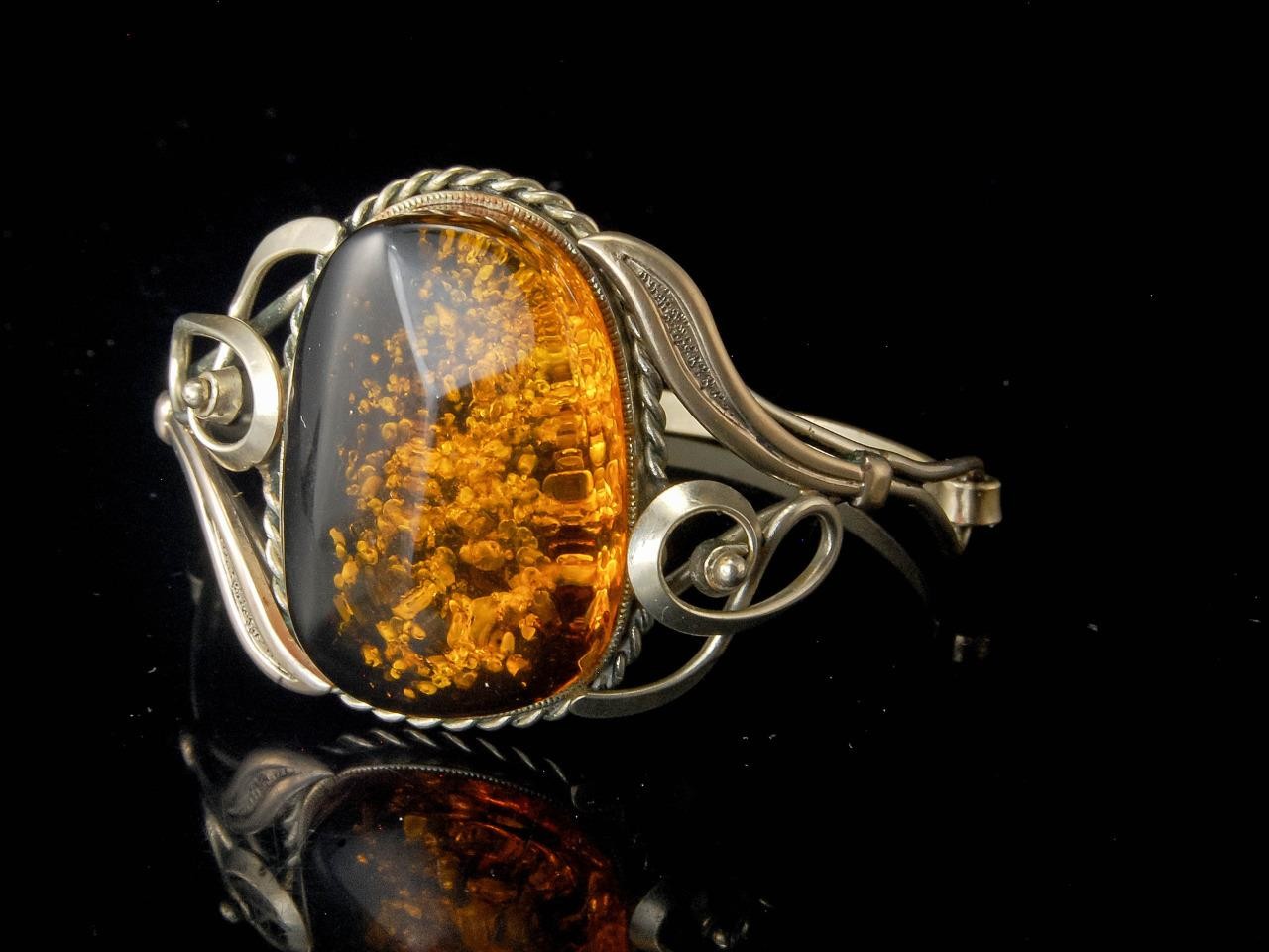 VINTAGE HONEY BALTIC CABOCHON AMBER STERLING SILVER BRACELET