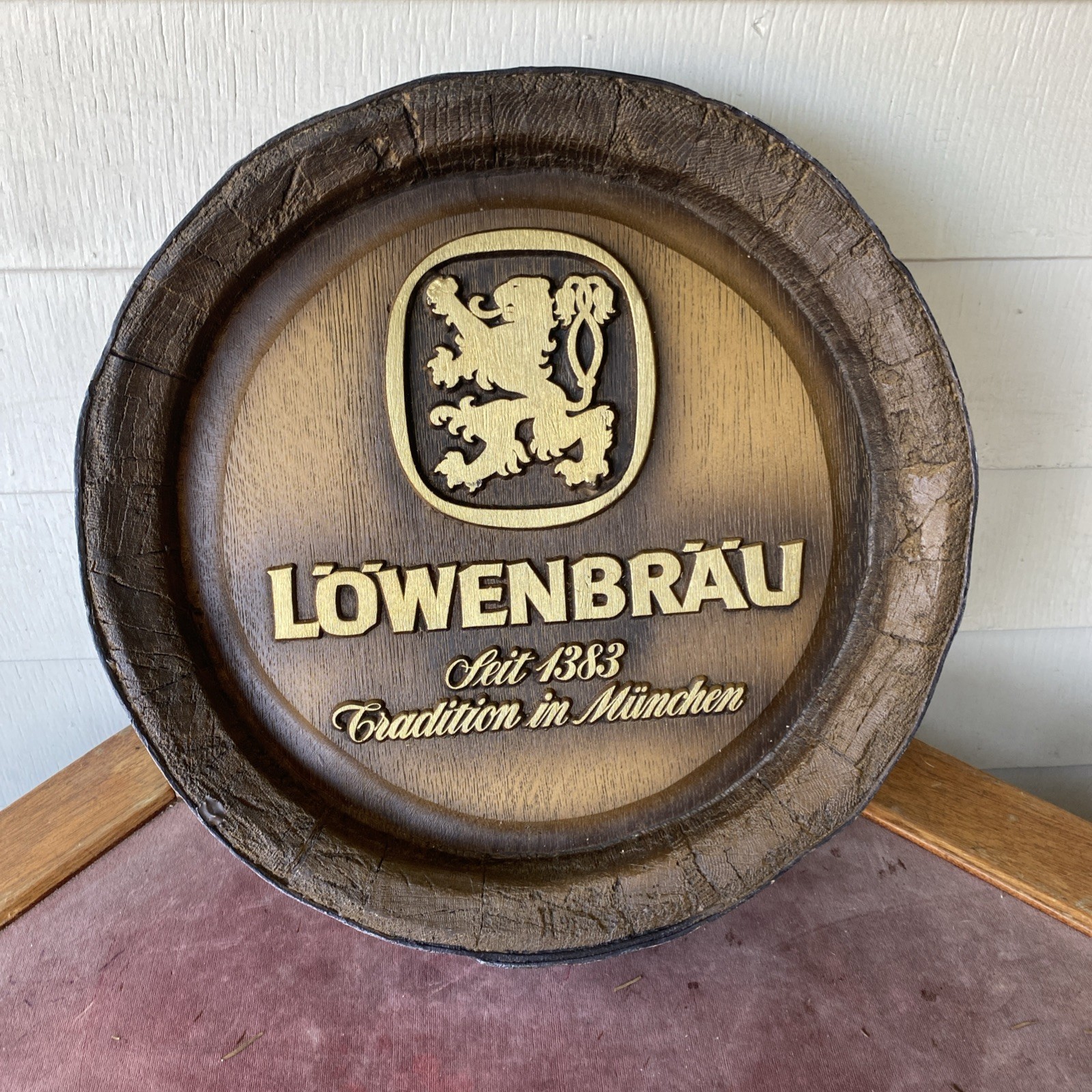 Lowenbrau Munchen Round Beer Barrel Keg Bar Sign Faux Wood 18” Wall Art NOS