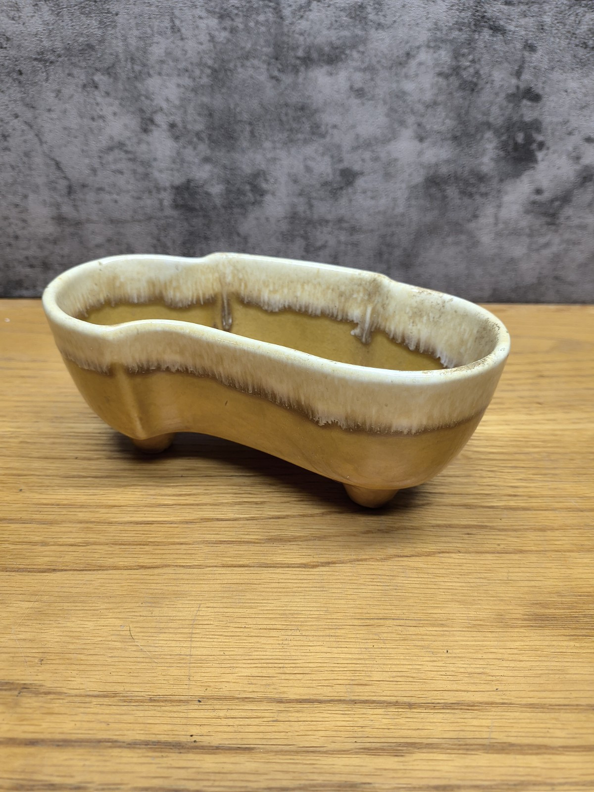 Vintage American Art Pottery USA-402 Yellow Drip 3 Legged Kidney Shape Planter