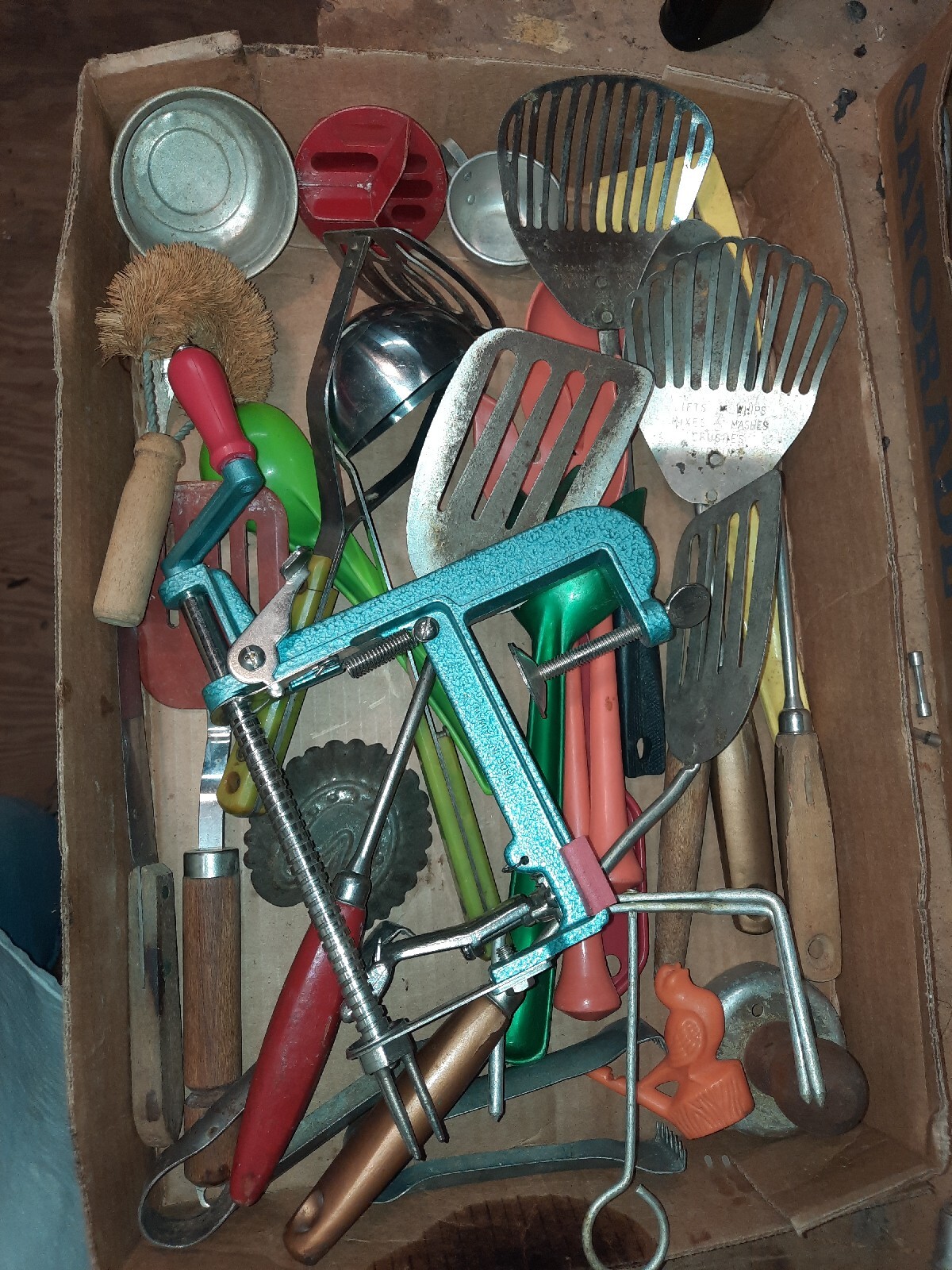 Vintage HUGE Lot of Cooking Kitchen Tools Utensils Farmhouse 60s 70s décor