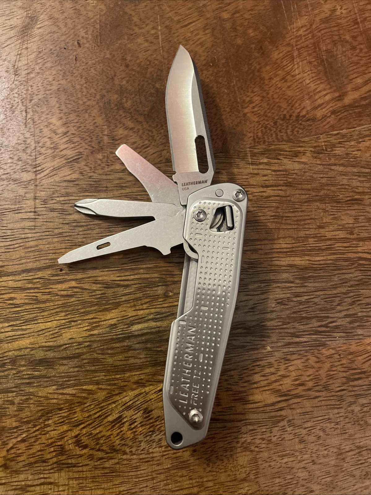 Leatherman FREE T2 Multitool Magnetic One Hand EDC USA Excellent Discontinued