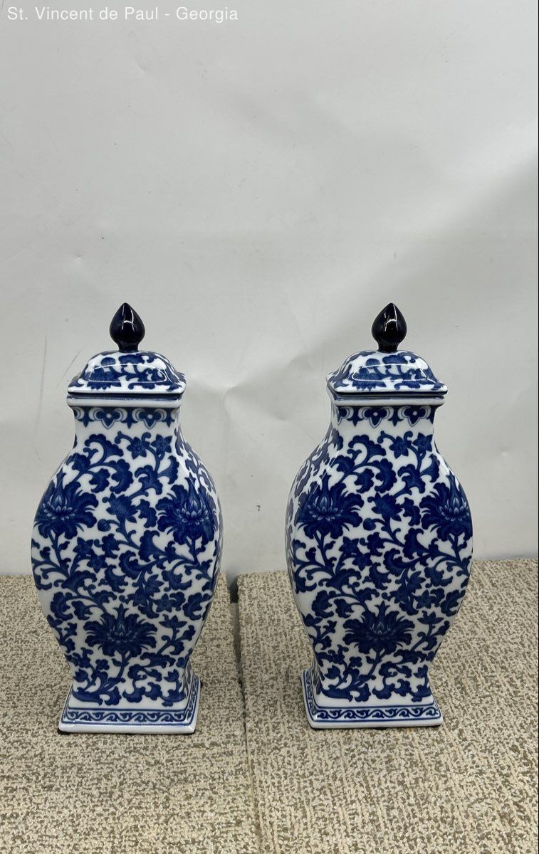 2 Chelsea House Porcelain Chinoiserie Style Ornate Floral Lidded Vase 6 x12