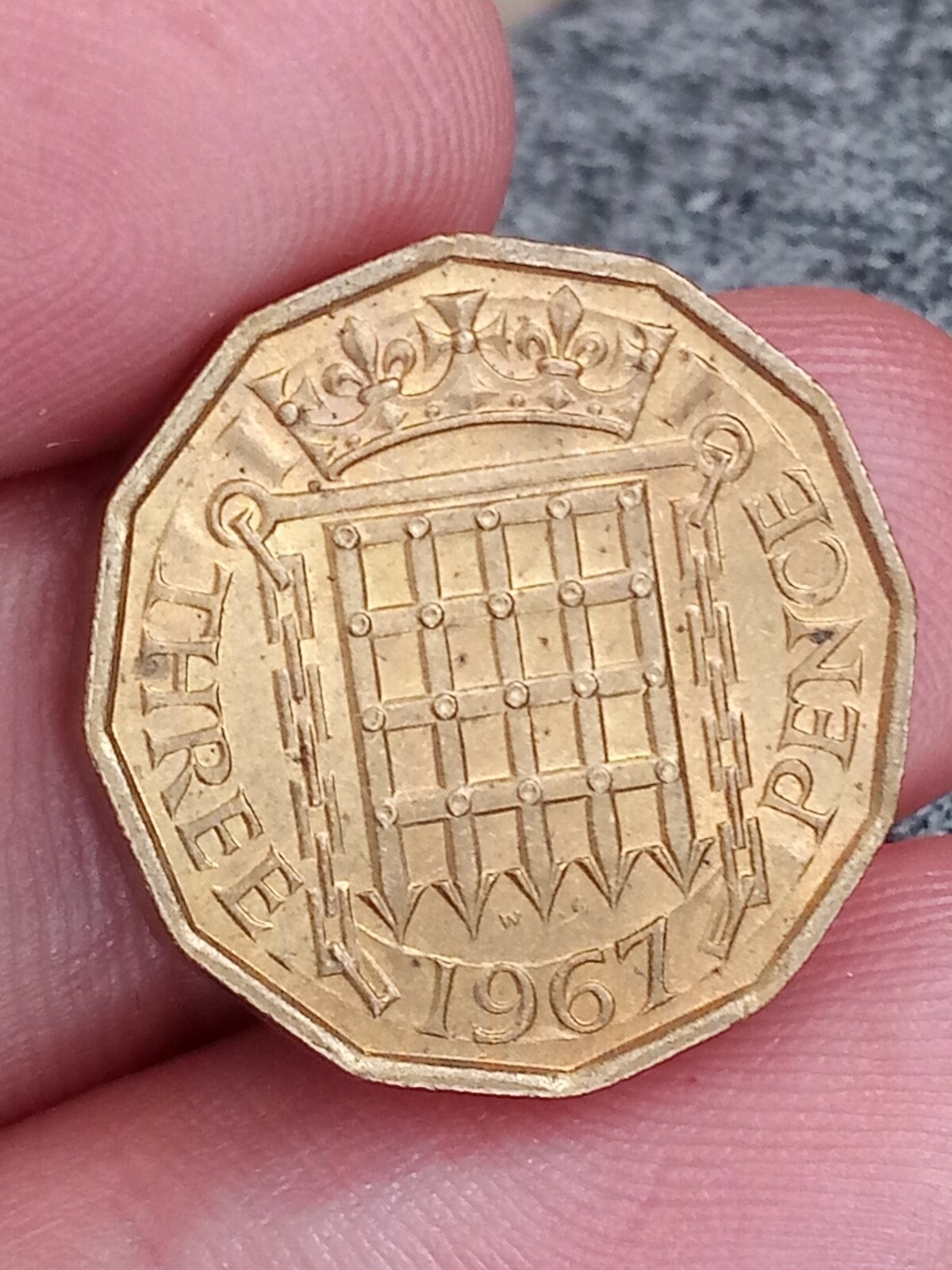 1967 British 3 PENCE KM#900 THREE PENCE Elizabeth II England lucky gift coin qua 1967 British 3 PENCE KM#900 THREE PENCE Elizabeth II England lucky gift coin qua