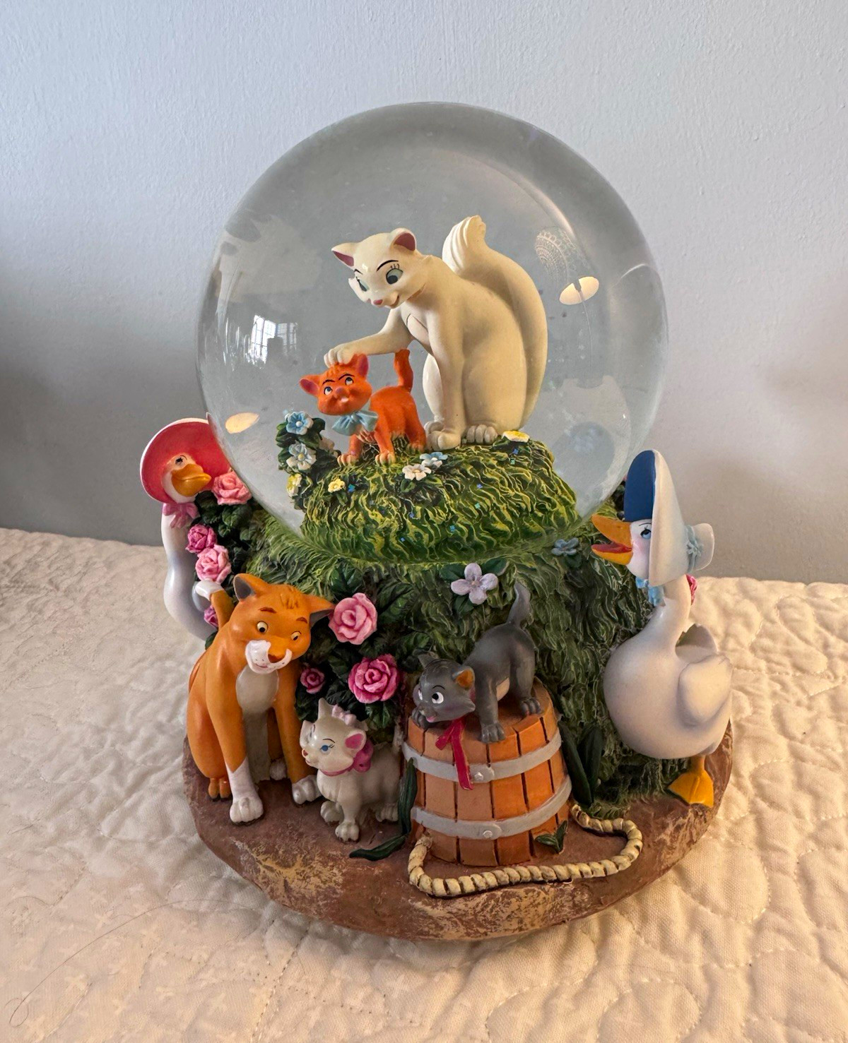 Disney Direct The Aristocats Musical Snow Globe Duchess O’Malley Geese Dogs 2138