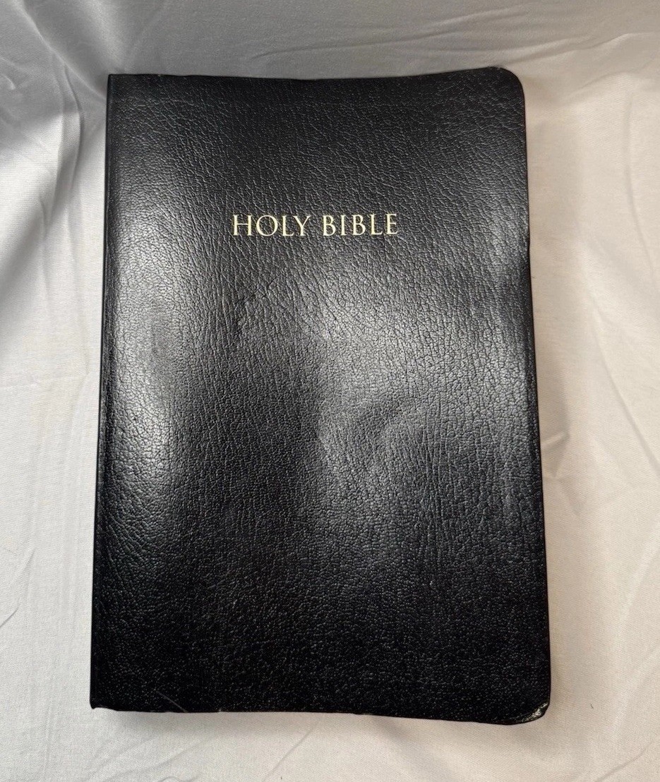 Zondervan NIV Giant Print Reference Bible Black Hardcover