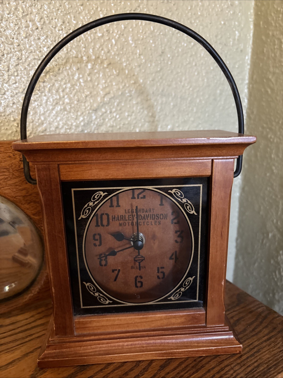2003 HARLEY DAVIDSON Legendary Logo Bulova Wooden Desk or Hanging Battery Clock 2003 HARLEY DAVIDSON Legendary Logo Bulova Wooden Desk or Hanging Battery Clock