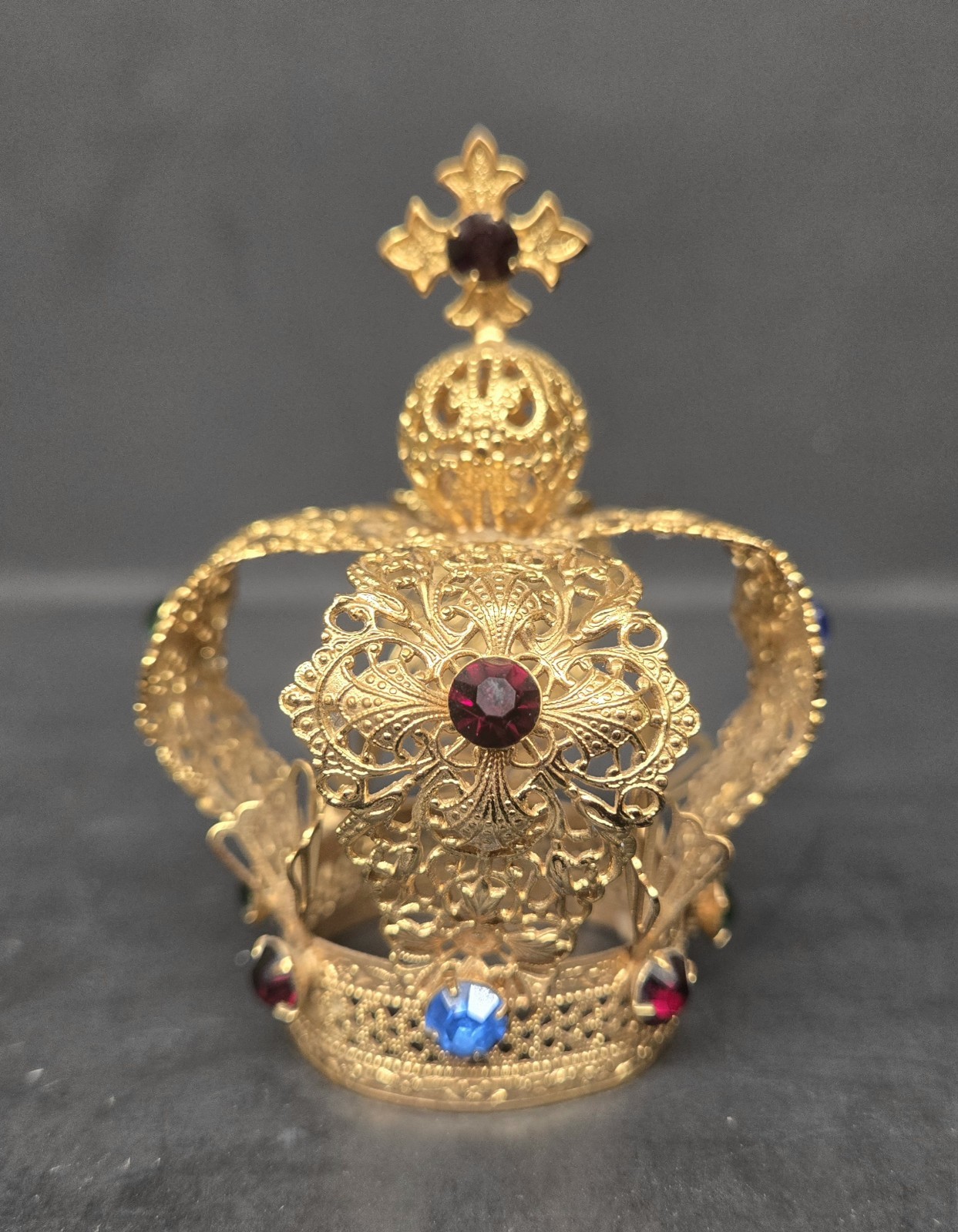 Vtg Infant of Prague Crown Goldtone Filigree Jeweled Baby Jesus Statue Adornment