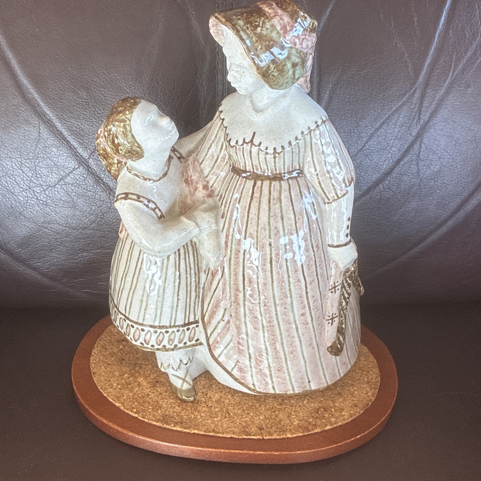 B & G BING & GRONDAHL FIGURINE Mother And Daughter 206 JC Signed Denmark W Stand B & G BING & GRONDAHL FIGURINE Mother And Daughter 206 JC Signed Denmark W Stand